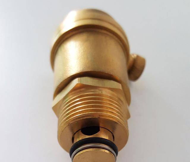 暖气回水管排气阀放不出水来是怎么回事?