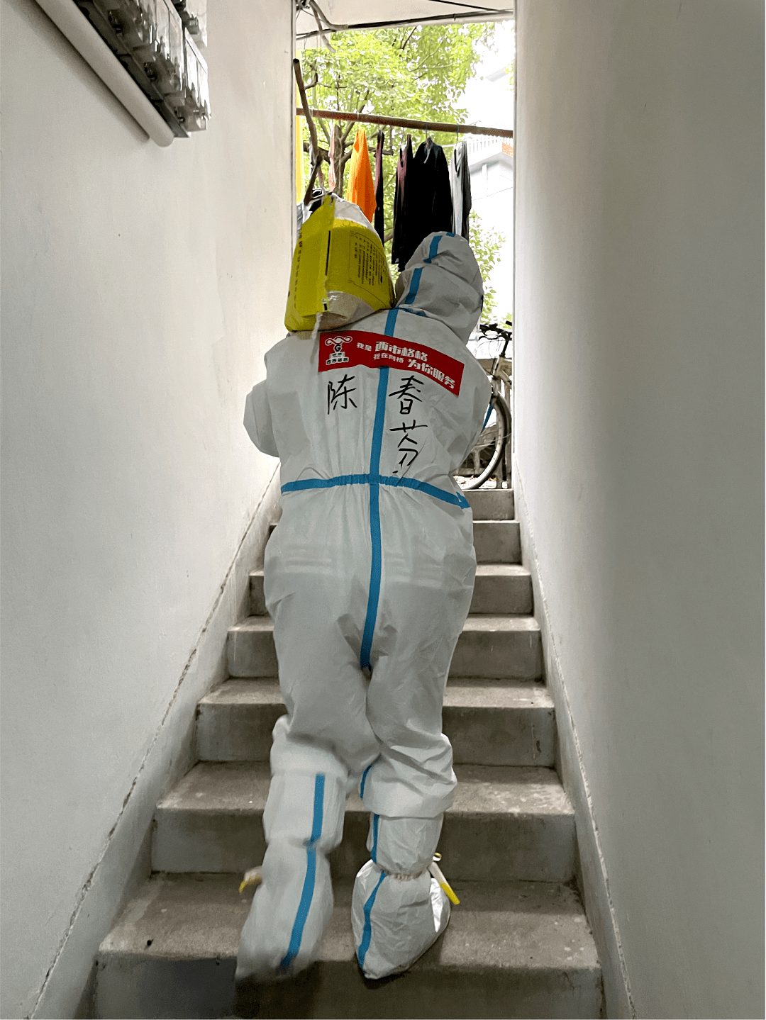 最美背影筑起"疫"线铜墙铁壁_信州区_疫情_防控