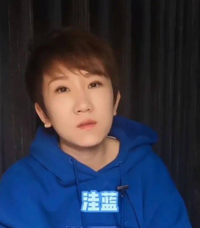 抹布穿上最火的克莱因蓝，我好像抹布成精了
