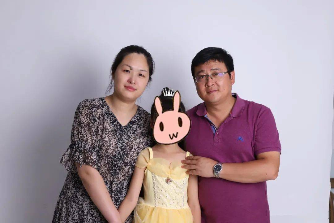 护士长考虑到她女儿的情况,提出换一个人,但陆秀英却说:"女儿有老公