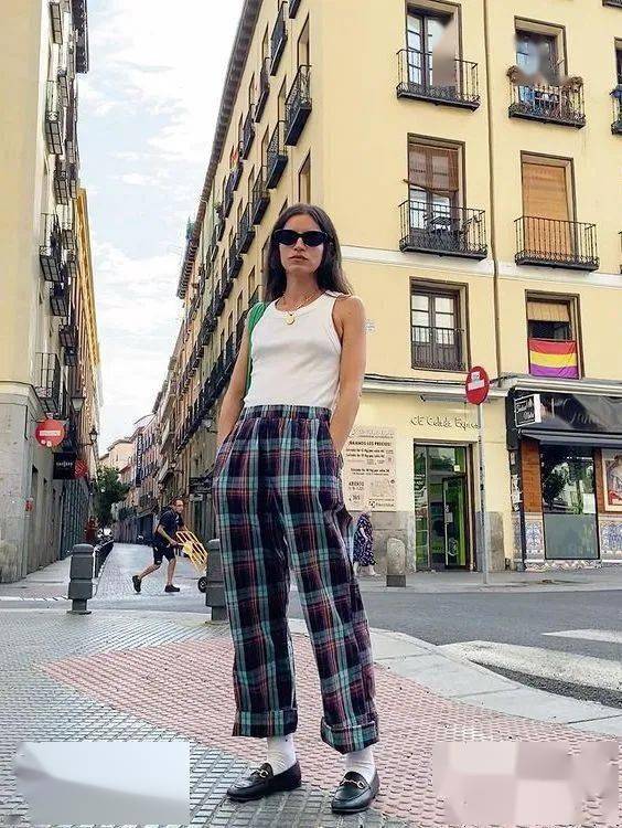 西裤 不论多冷，一进屋就恢复辣妹风