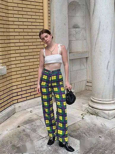 西裤 不论多冷，一进屋就恢复辣妹风