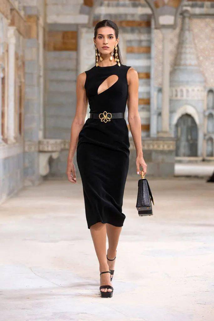 秀场【秀场】2022 春夏成衣系列 – GEORGES HOBEIKA