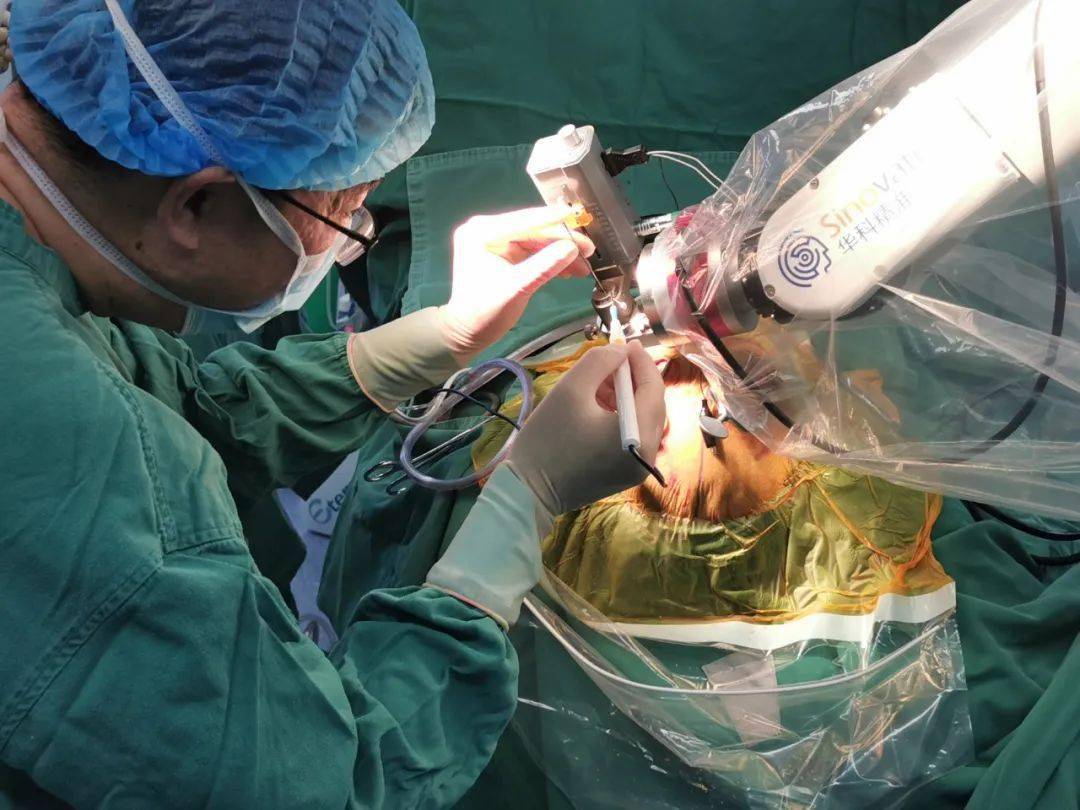 三博脑科栾国明刘长青团队完成重庆首例机器人辅助植物人dbs促醒手术