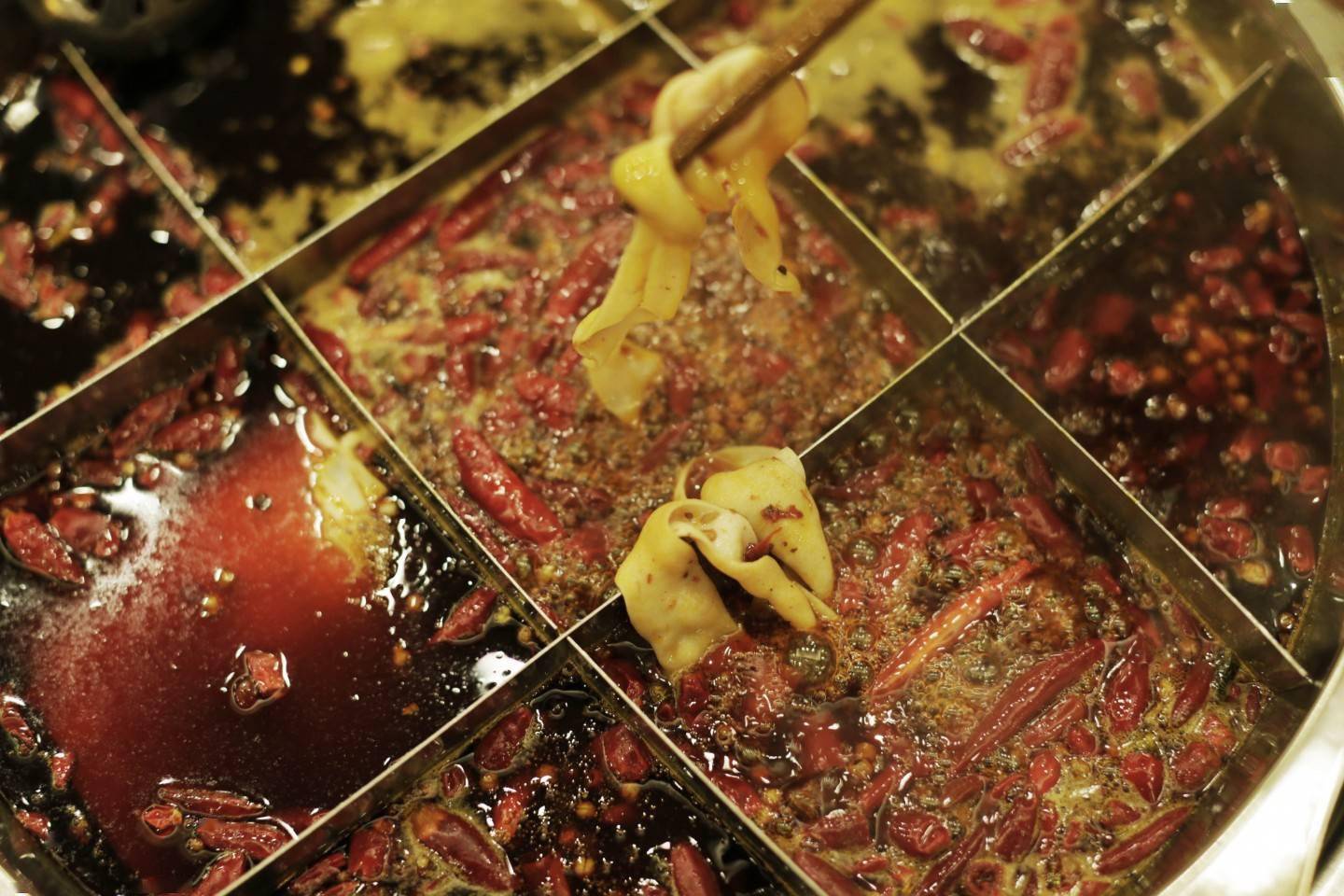 致癌|11月谣言榜｜久煮的火锅汤致癌？冬天吃水果会伤胃？都是假的