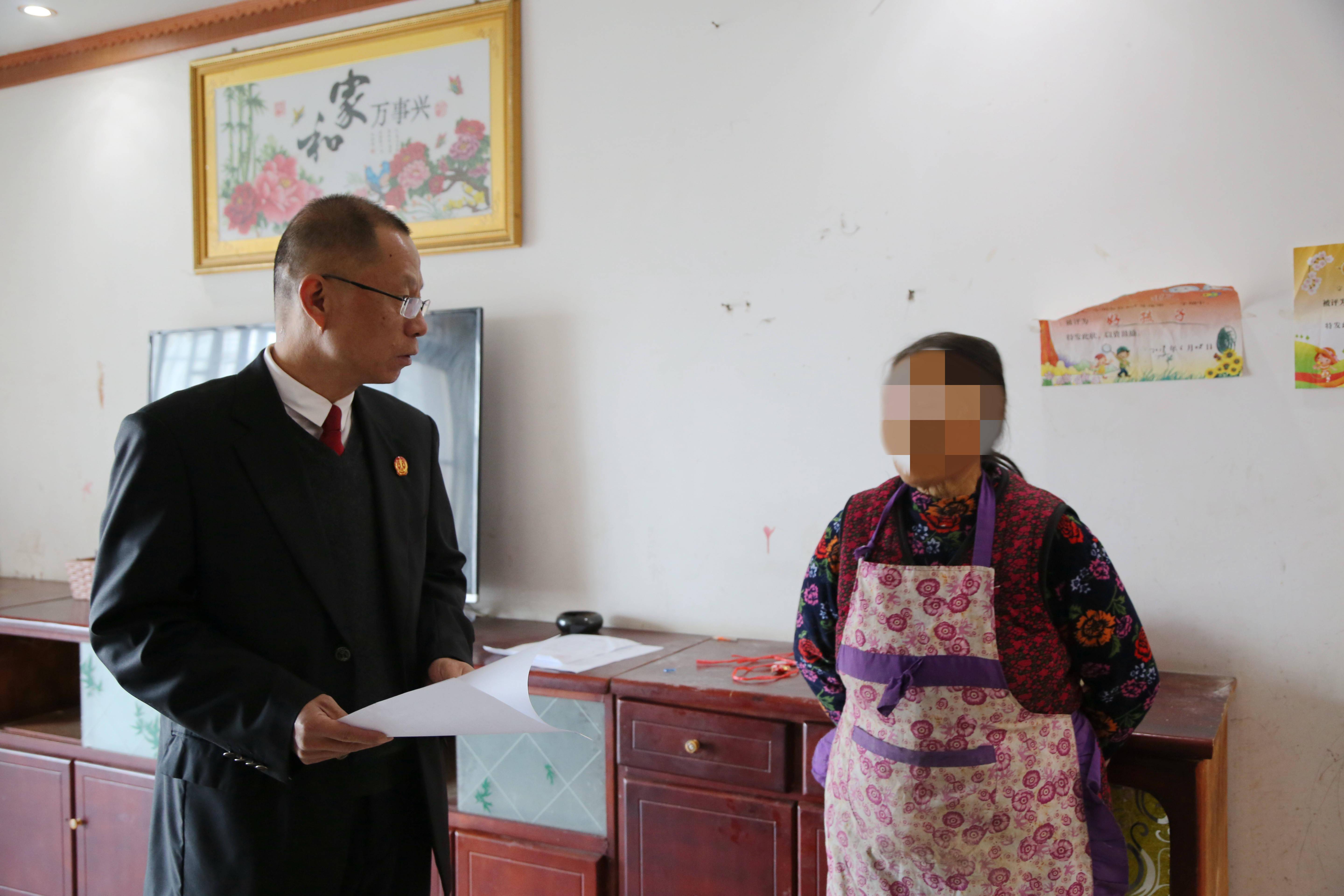 离婚不离"家"淅川县荆紫关法庭社区开庭调解腾房纠纷