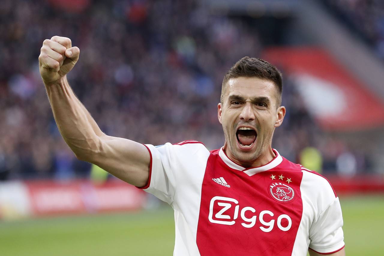 歐冠|ESPN年度十大攻擊手：梅西蟬聯(lián)第一，C羅第二姆巴佩第三