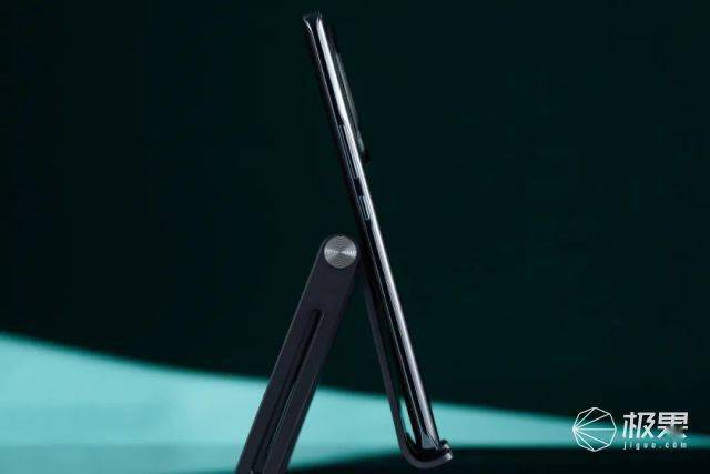 荣耀60 Pro上手体验：又帅又能打！支持AI手势隔空换镜，新一代Vlog神器售价2699起