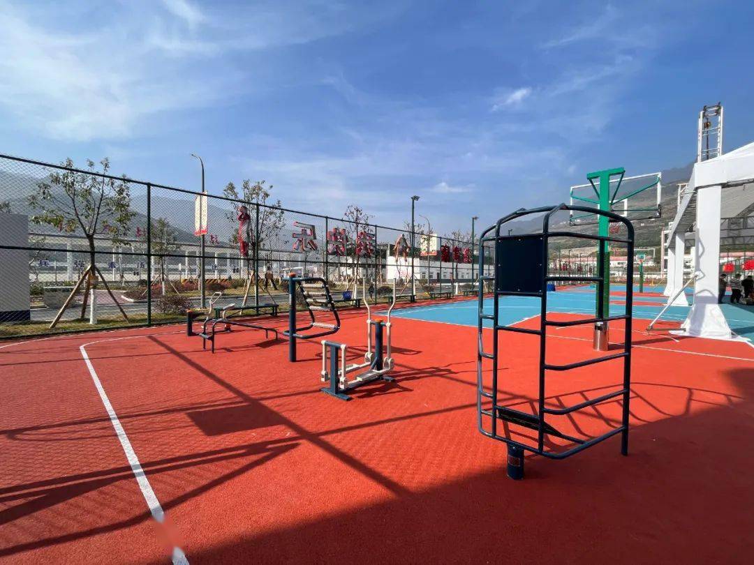 建设好群众身边的运动场地——重庆奉节站综合运动场阳光步道,健身房
