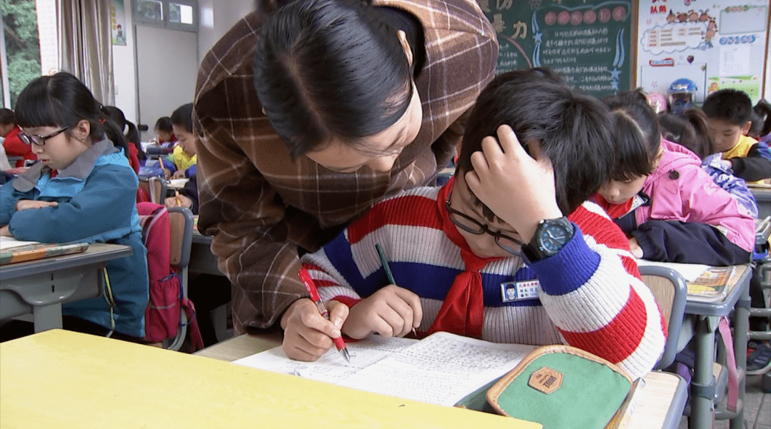 定海区舟嵊小学学生 周熠丁:老师把那些知识点都在课堂上讲完了以后