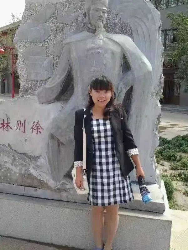 个人简介周丽君,女,中学语文一级教师.