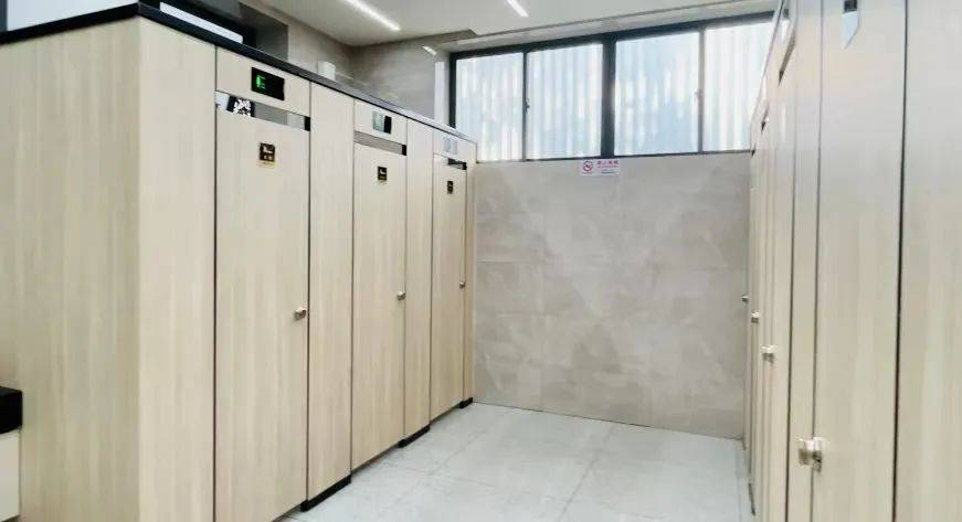 这哪里是环卫公厕,这简直是商场里的厕所啊 第三卫生间与男厕女厕分区