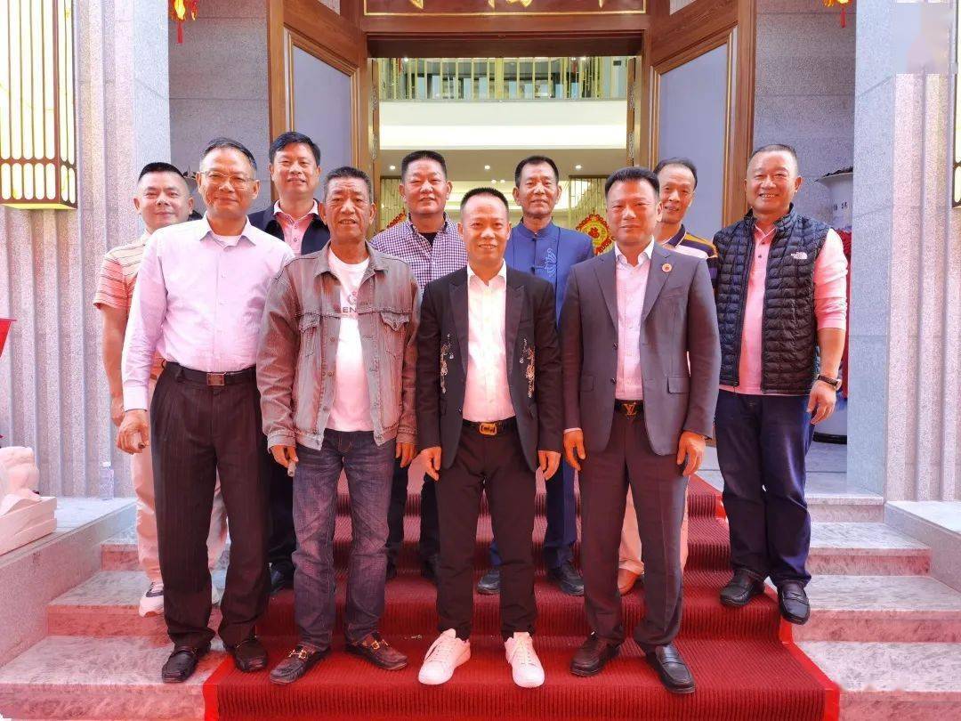 潮汕一村土豪"入宅 " ,重掷100余万元现金给村民!