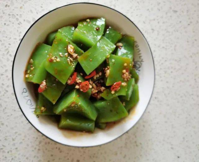 二是可与泡菜,豆豉等炒着吃,三是凉拌吃,四是制作"神仙豆腐"
