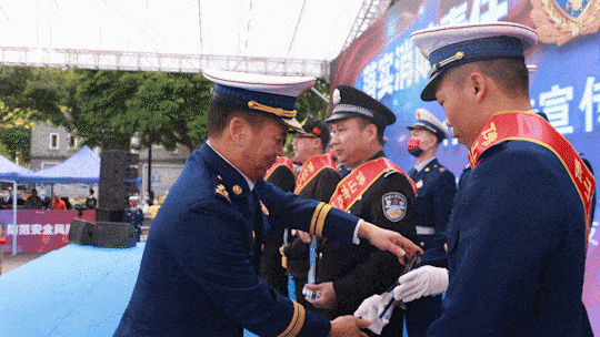 启动仪式上,市消防救援支队支队长王帅宣读了2021年度市级热心消防