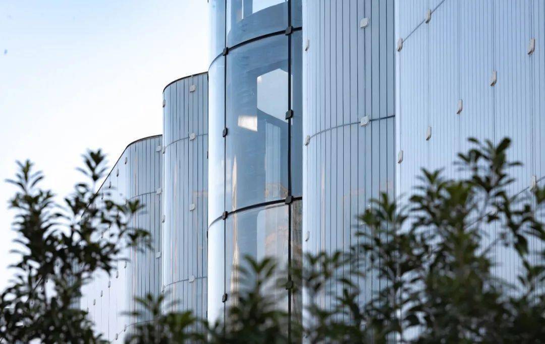 曲面幕墙设计每块玻璃均不同从概念到落地