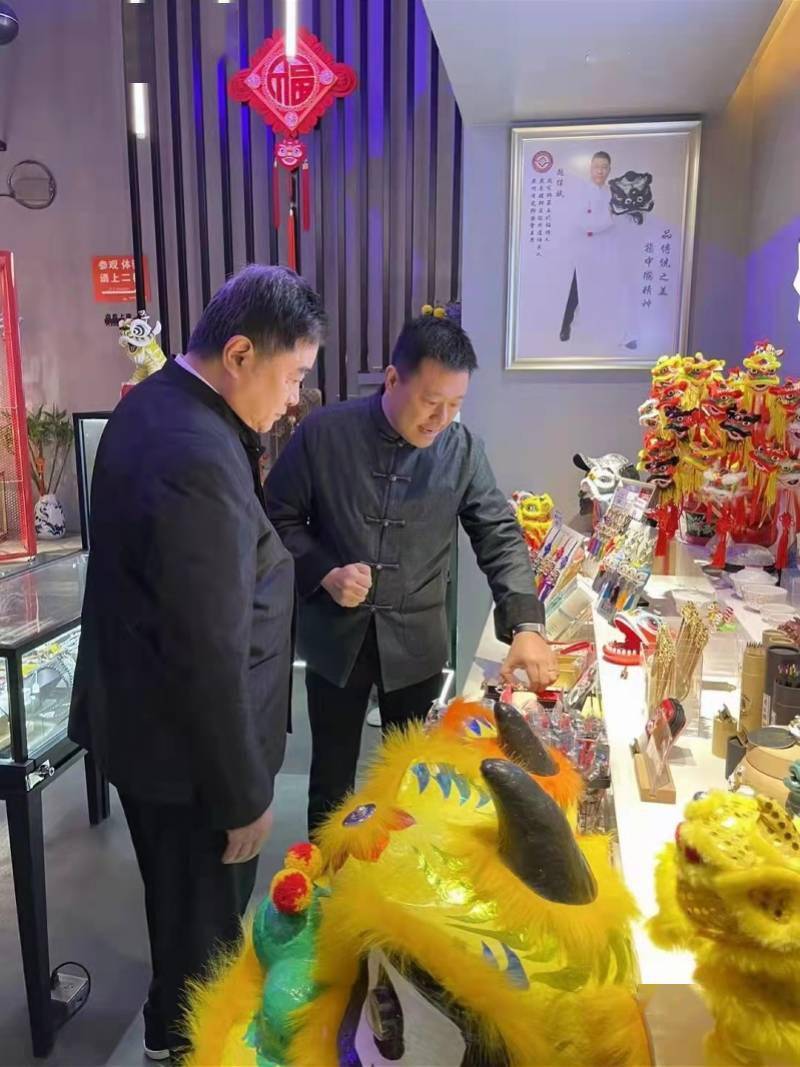 赵家狮|单霁翔读懂广州：入夜逛了一下永庆坊，见了“南狮王”传承人