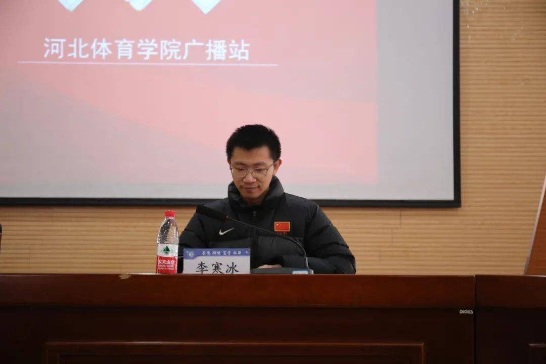 邀请了思想政治教育学部主任周德胜,团委老师李寒冰出席了本次会议