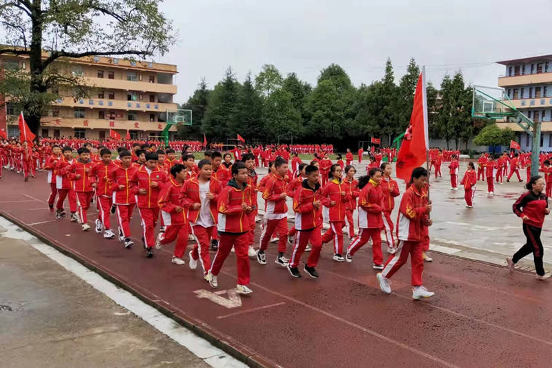 开阳县开展学校大课间评比活动_中小学_锻炼_进行了