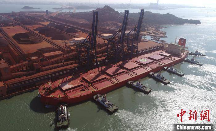 "图巴朗"轮是福建省有史以来靠泊的最大船型,最大载重吨的散货船舶.