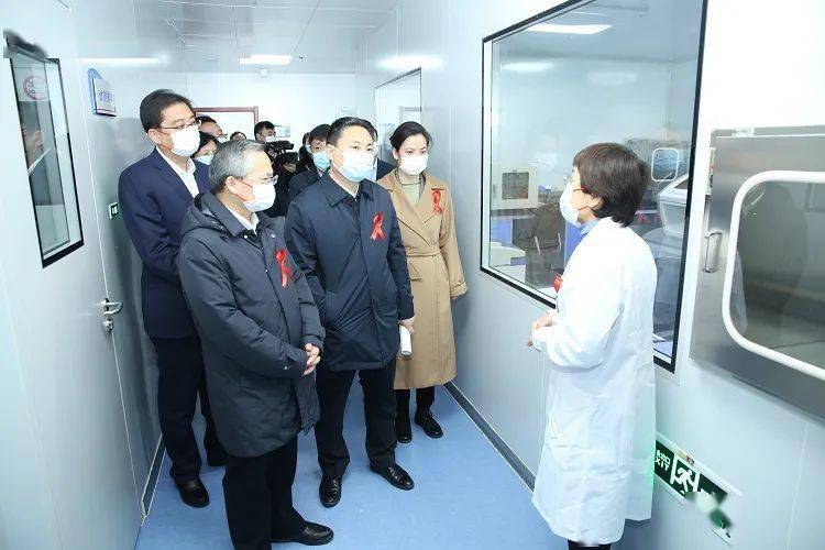 严鹏程副省长到石家庄调研指导艾滋病防治工作_传播_终结_张峰珍