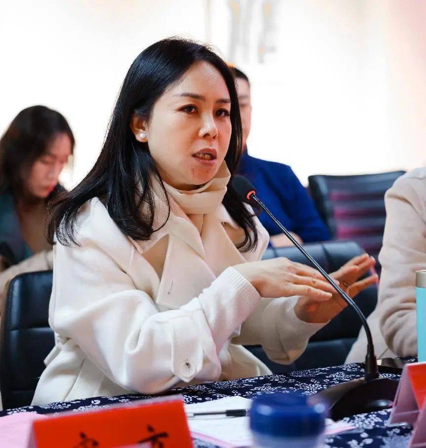 图十九:洛阳市实验小学李青青校长在座谈会上讲话座谈会后,调研组成员