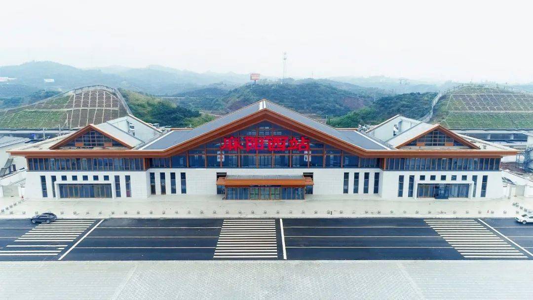高清大图张吉怀高铁车站全家福来了
