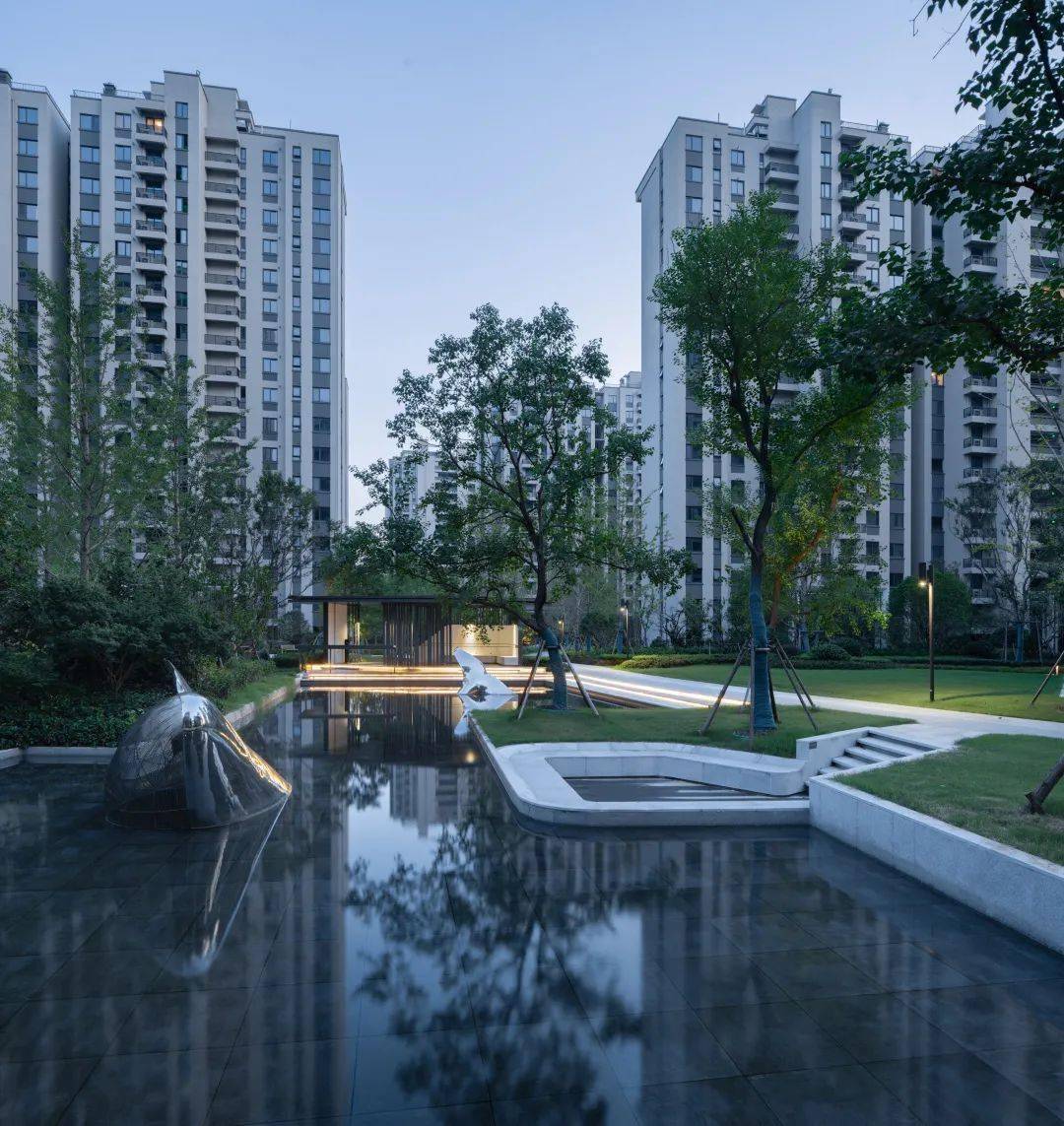 住进公园里l南京江与城大区