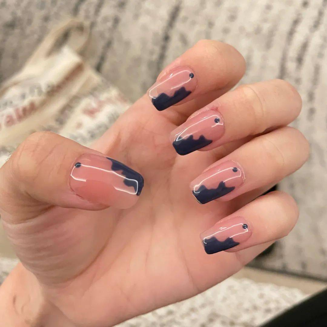 价钱均价19.9，一样价钱，你选发福奶茶还是款式无限的穿戴美甲？