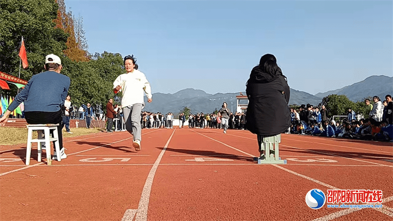 接力赛|新宁县崀山镇窑市中学举办秋季学生“三操”暨师生体育竞技比赛