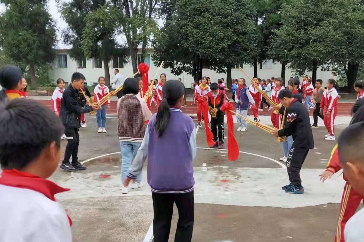 开阳县开展学校大课间评比活动