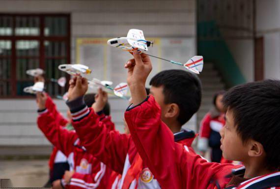 贵州黔西：感受航空科技魅力 放飞翱翔蓝天梦想