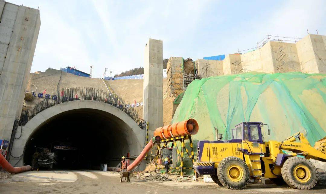 白塔山隧道项目图片