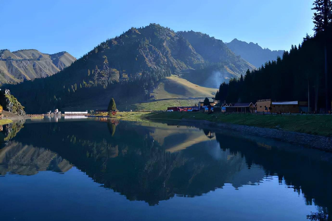乌鲁木齐天山大峡谷,囊括了新疆最美的自然景观.