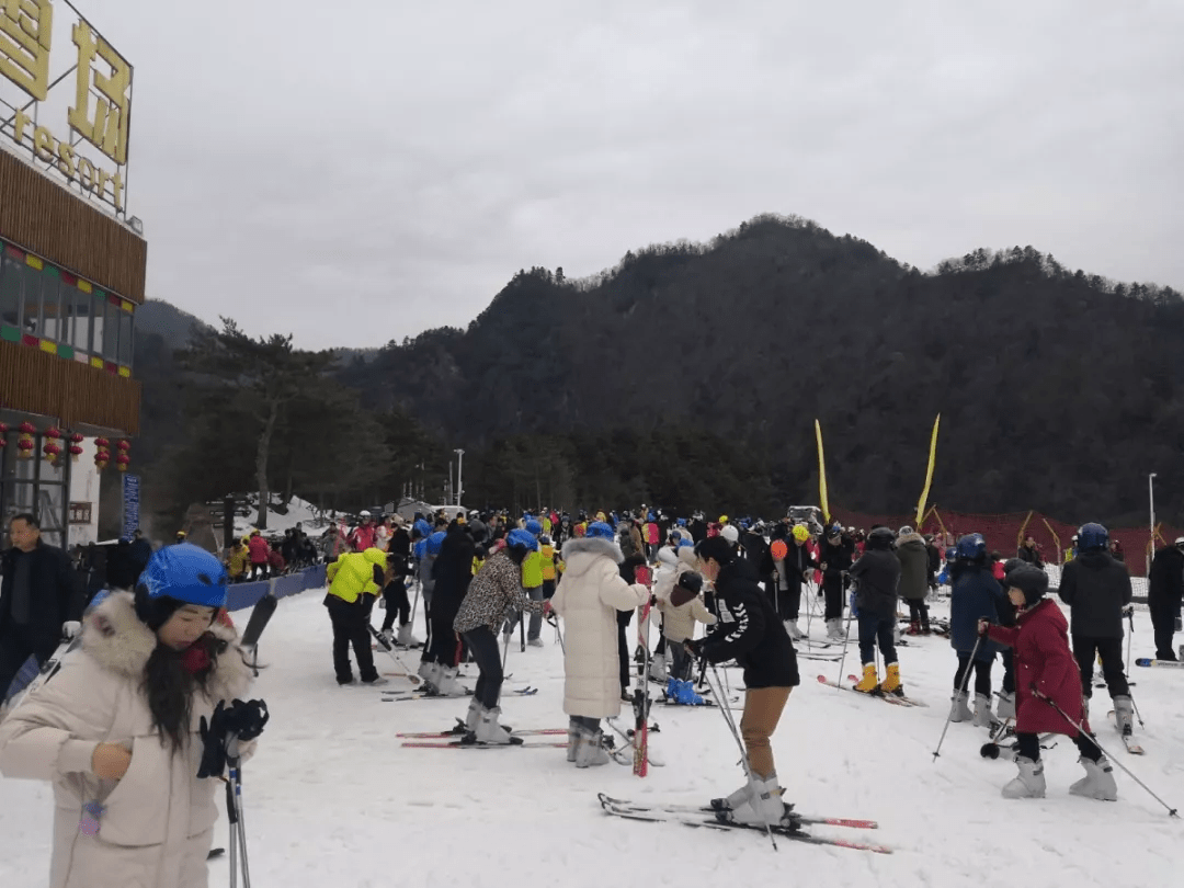 滑雪场|紫柏山滑雪场0租金邀您来摆摊！