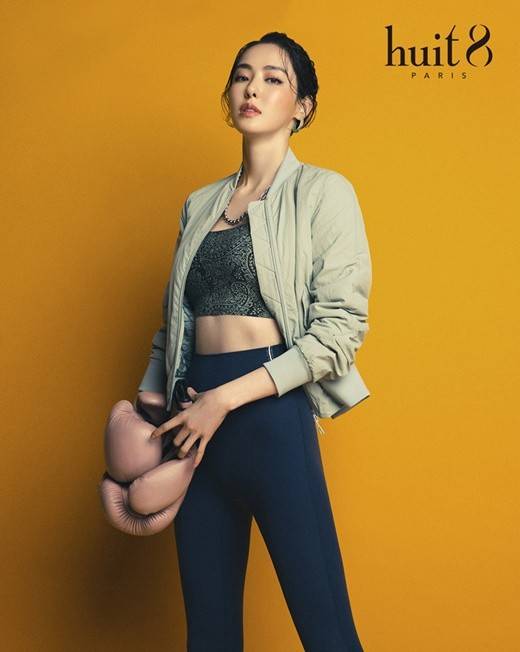 韩国女艺人李多熙最新代言宣传照秀锁骨