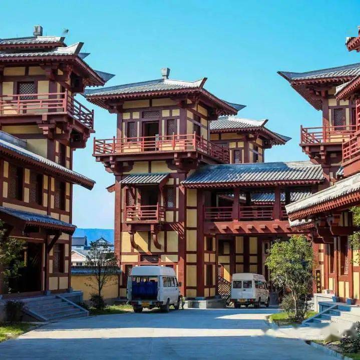 春秋·唐园--横店影视城的纯影视拍摄基地,是仿春秋时期的建筑,古装剧