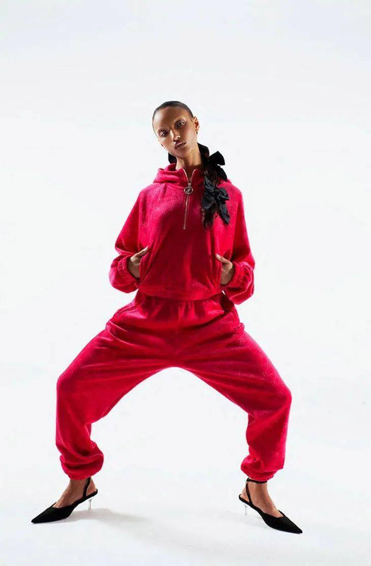 品牌 下周穿什么 | 学少女幂穿运动套装，走走走炸街去