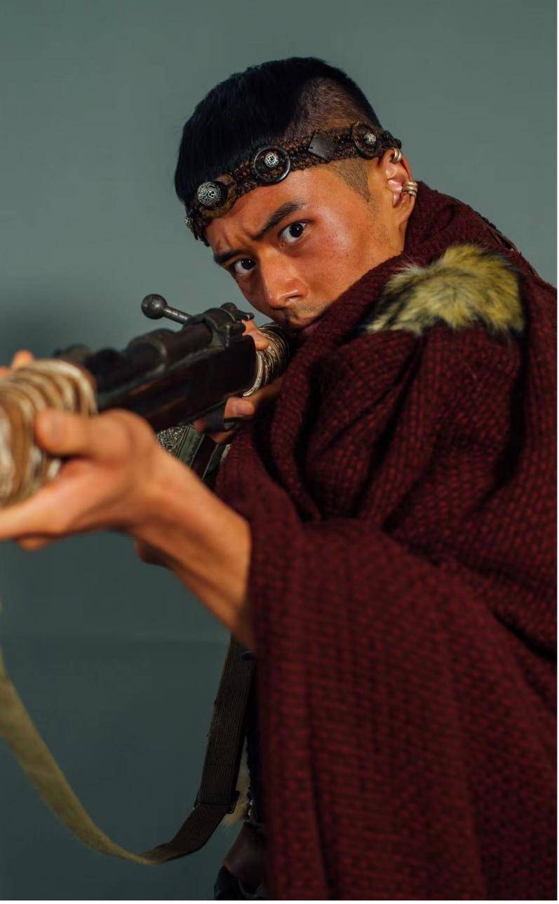 鬼吹灯之云南虫谷8小时播放破亿 郑伊鸣饰寨长独子泽瓦亮点重重_剧情