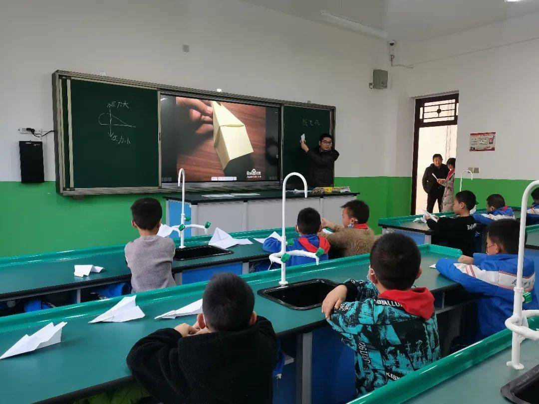 纸飞机为什么能飞起来的原理 506ff5e5417045ff9055aaa04ba48d89.jpeg