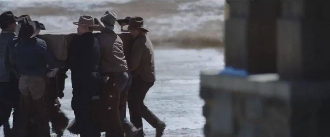 角色|颁奖季！深柜之死，是一场温柔的诱杀