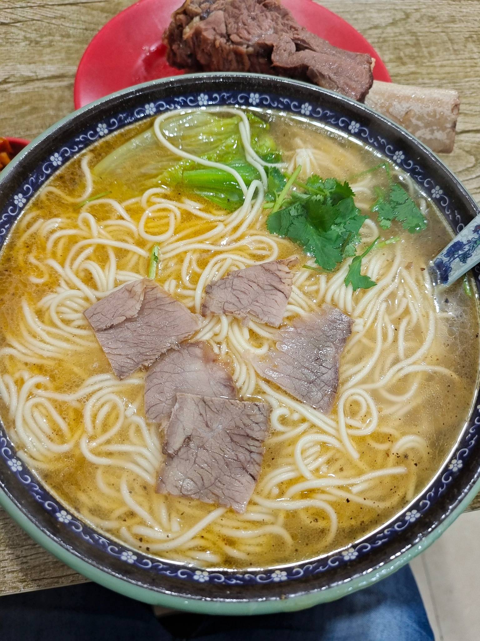 一块牛骨一碗面~ 湖州淮南牛肉汤~老店~每次回湖州都要来吃一顿~_湖州