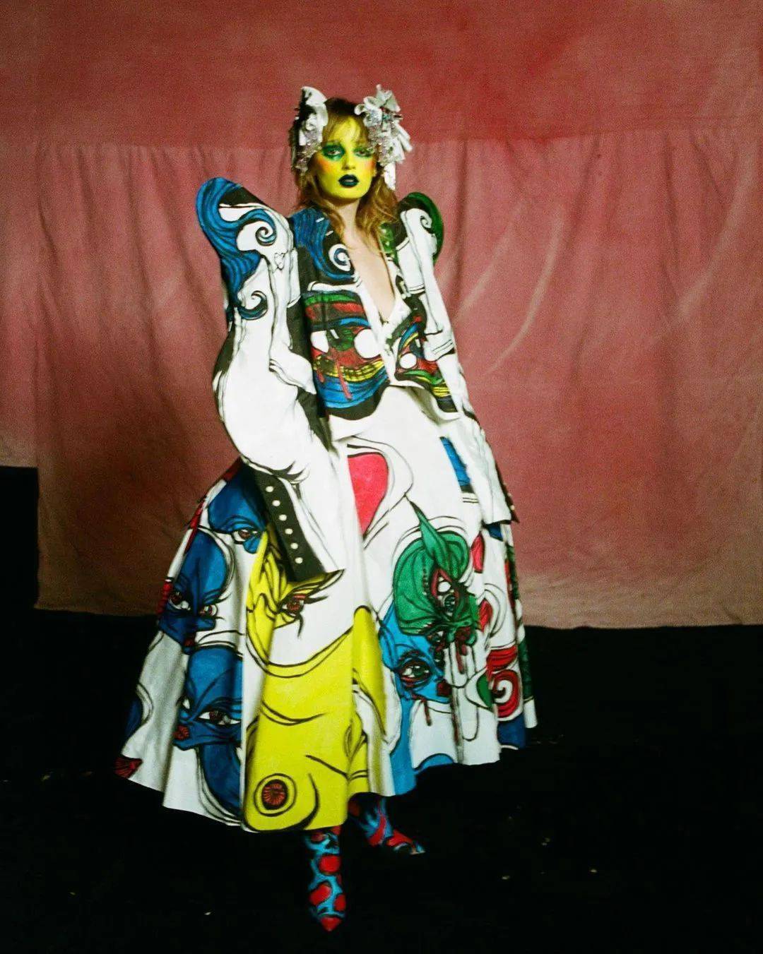 de 法国时尚圈力捧的设计新秀，还是位脸蛋天才~