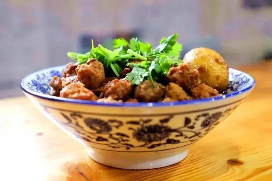 别具特色的彭城三下锅,新鲜醇香的大峪李氏烧鸡,有盐有味的和村熏肉