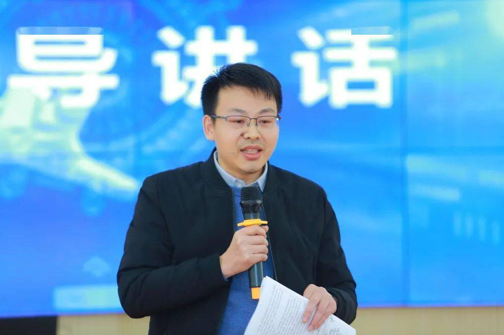 杨福兴主任认为,一中心数字教材常态化推进工作扎实有效,为青年教师的