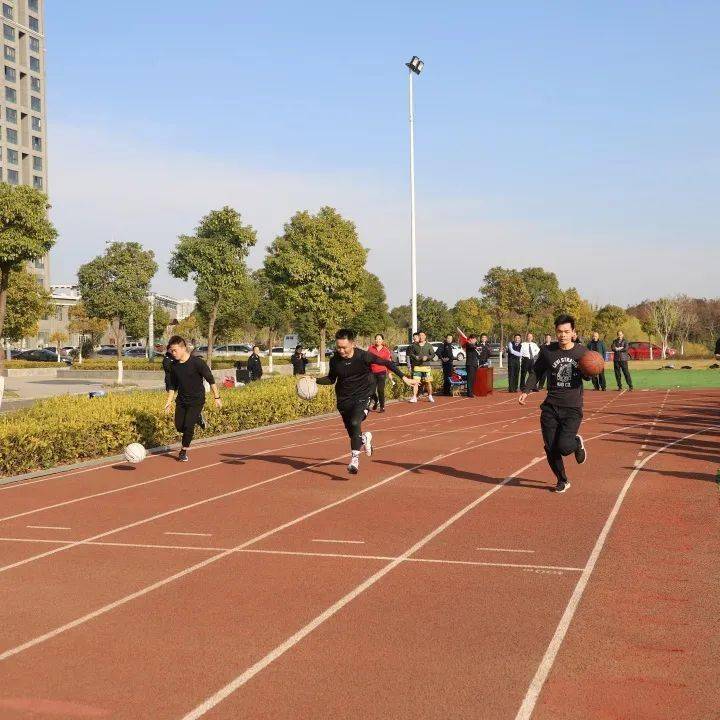 南昌监狱全民健身趣味接力跑活动圆满落幕