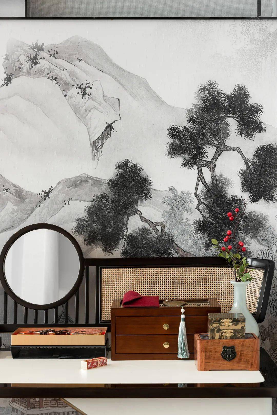 画栋珠帘烟水中,落霞孤骛渺无踪.千年想见王南海,曾借龙王一阵风.