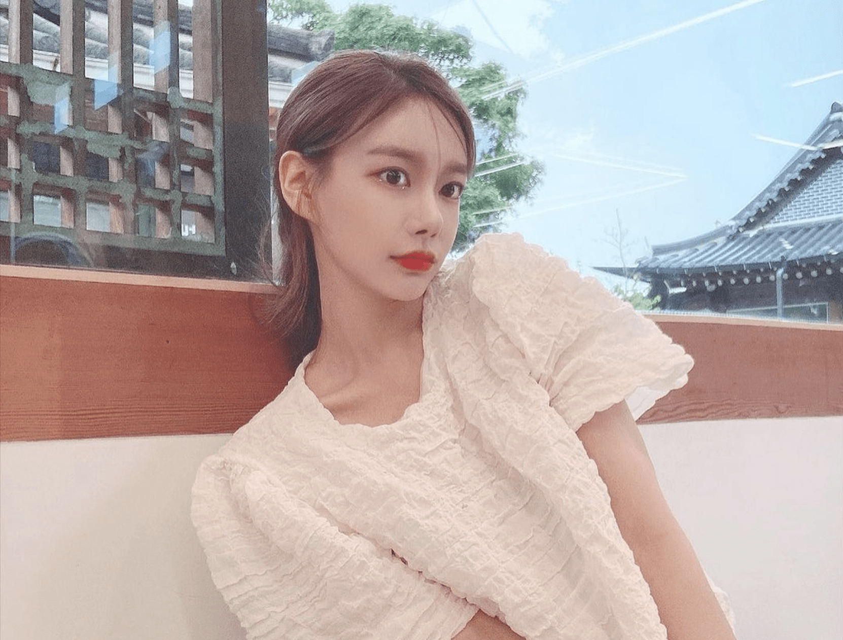 敲诈大佬50亿获刑,风波后洗心革面,27岁的她转行当网红月入7亿_金多喜