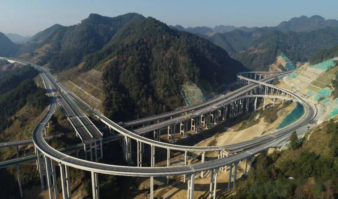 沿印松高速公路即将建成通车