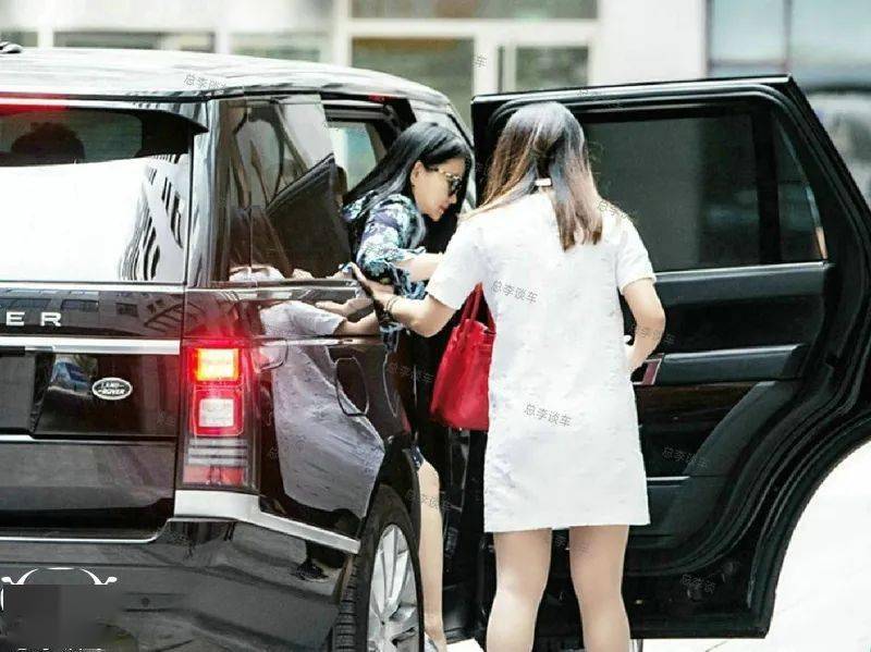 李湘当年的座驾,20多岁靠自己买三辆宝马,看到车型我酸了_什么_长沙